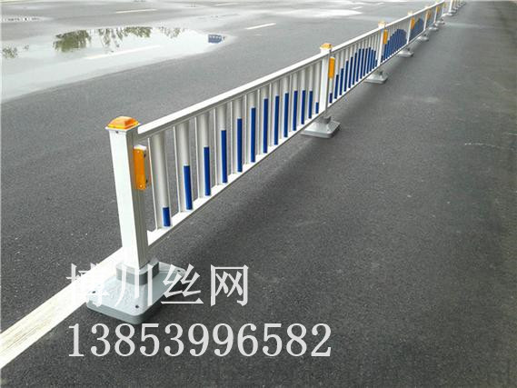 阿克苏地区市政道路护栏球场围栏 - 一站式服务
